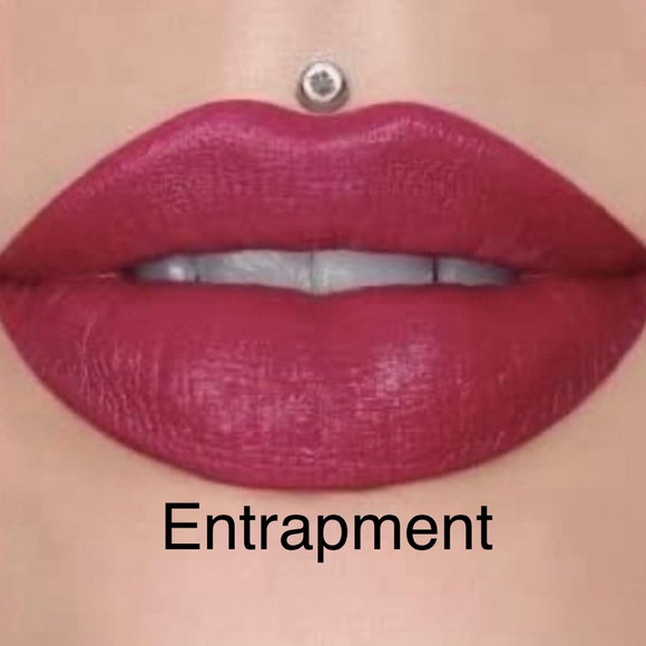 Jeffree Star Velvet Trap Lipstick - Picture 8 of 10